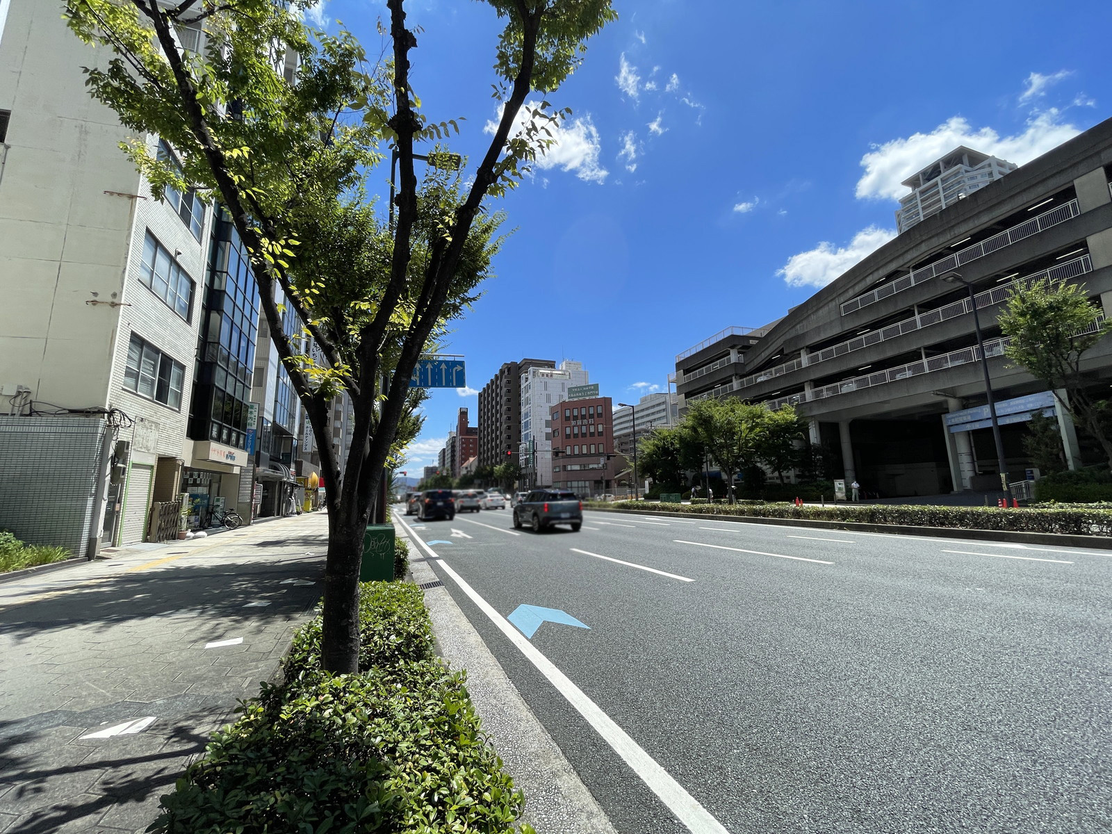 サムティ上本町ビル前面の通り