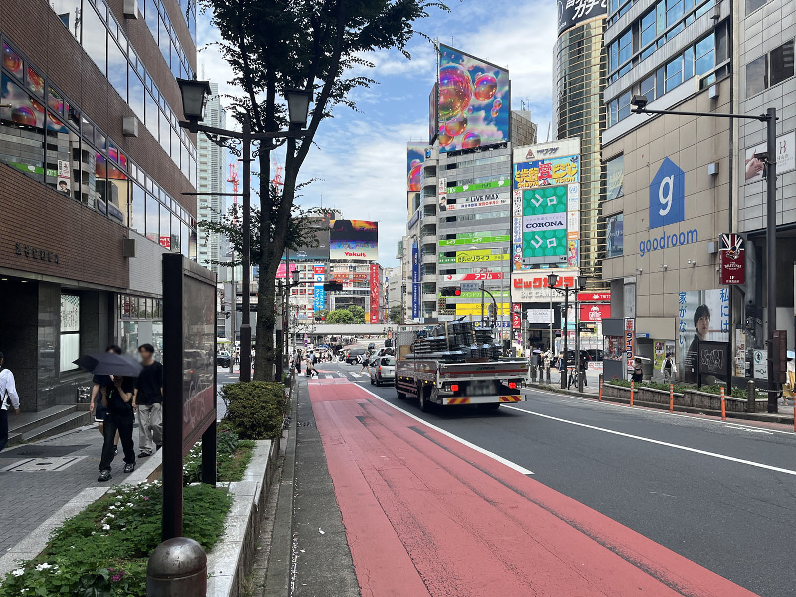 宮益SKビル前面の宮益坂