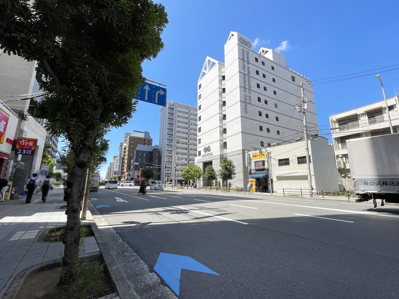 Grave Largo前面の通り