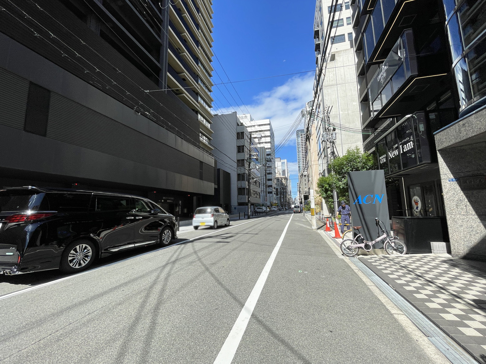 隅谷ビル前面の通り