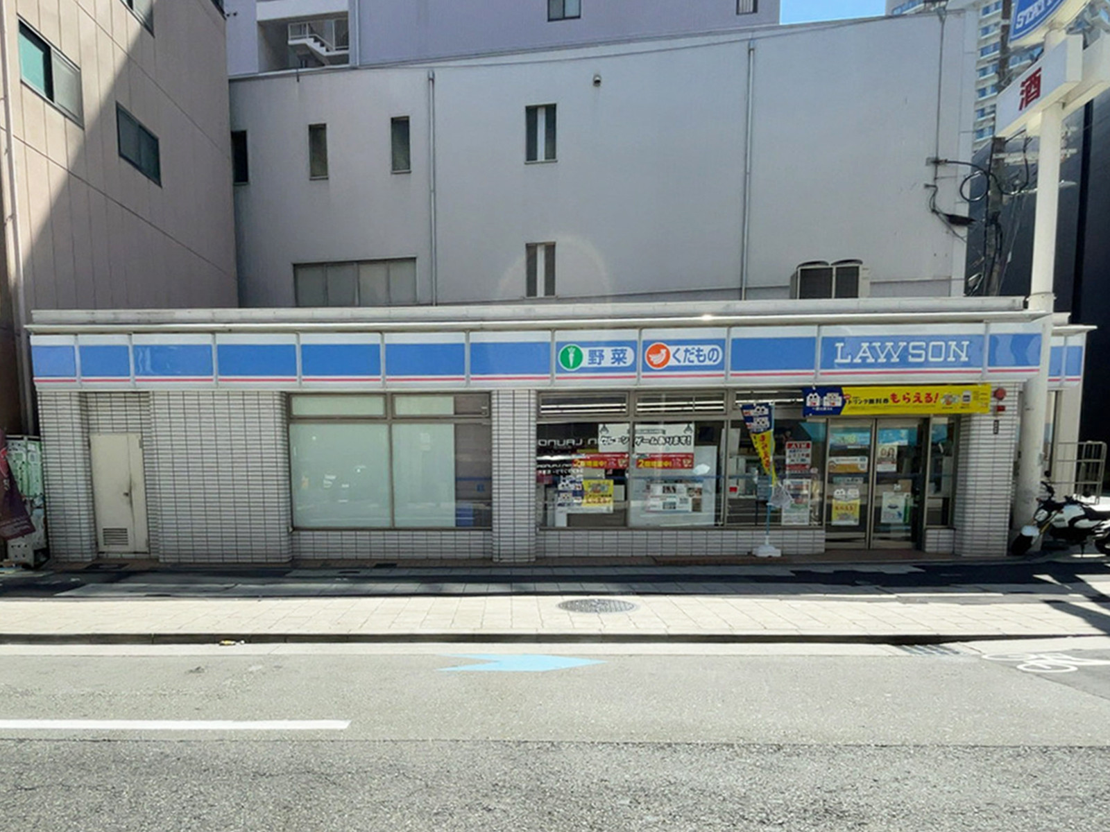 斜め向かいにあるローソン 和泉町店