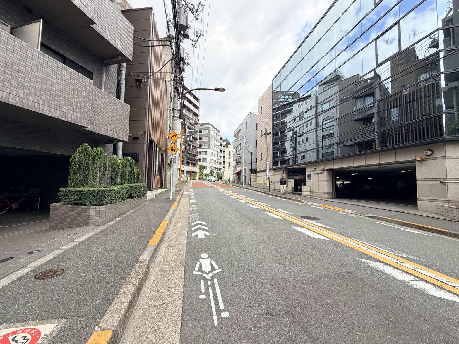 エムジー市ヶ谷前面の牛込中央通り