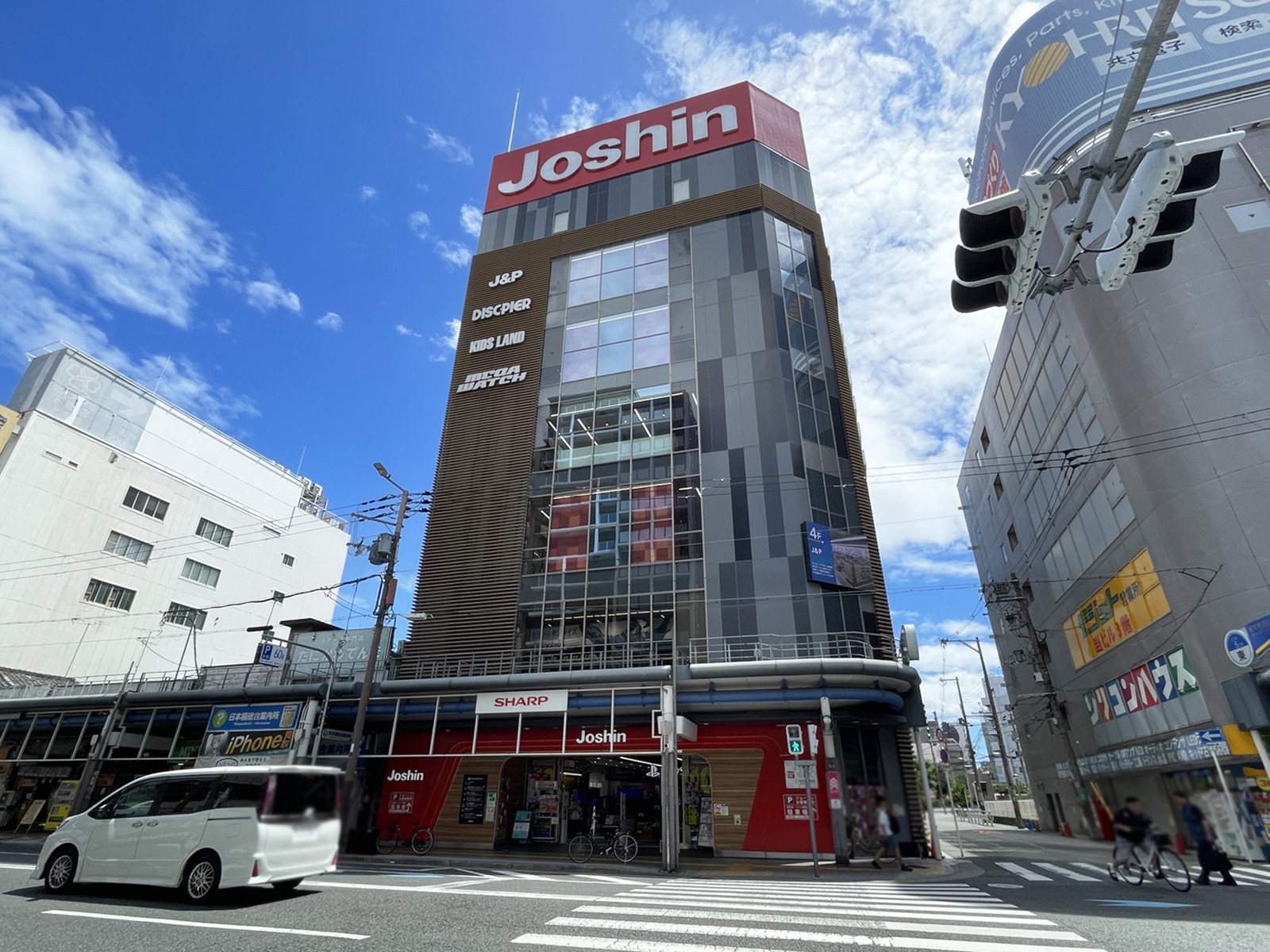 同じ通りにあるジョーシン日本橋店