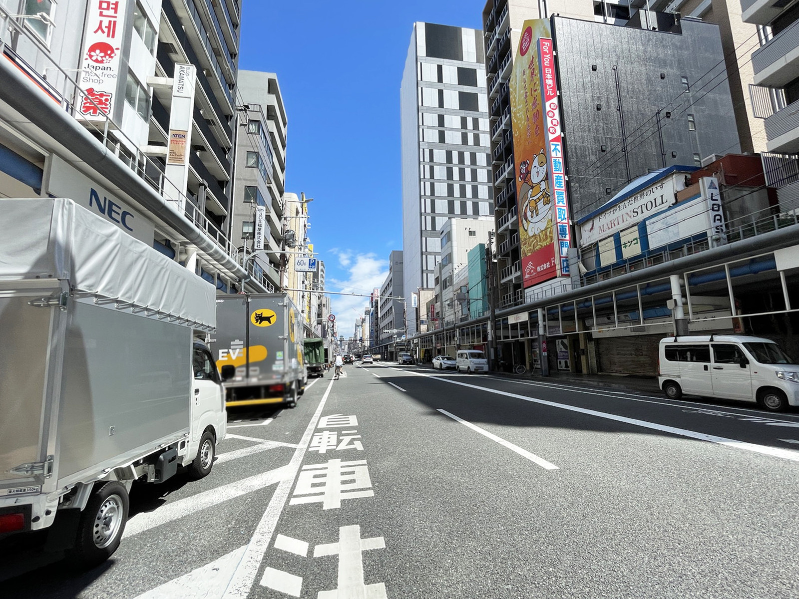赤松ビル前面の通り