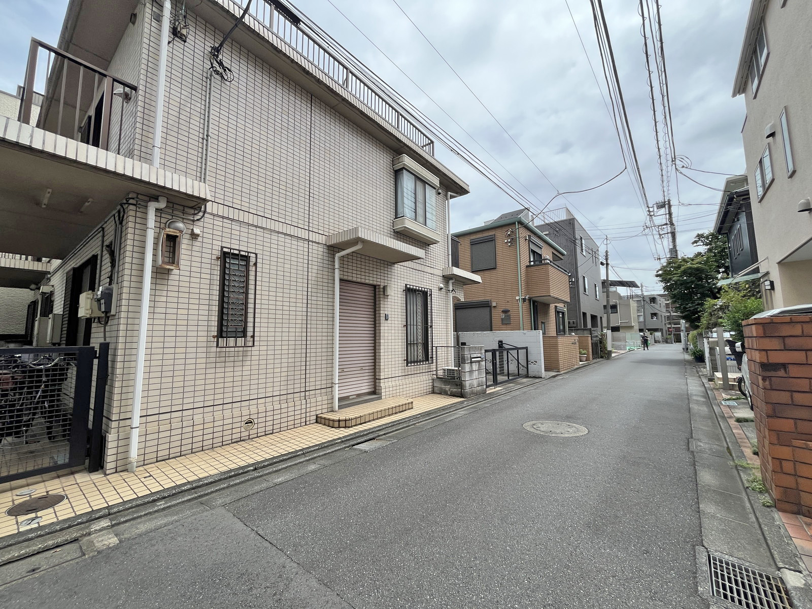 幡ヶ谷オフィスハウス前面の通り