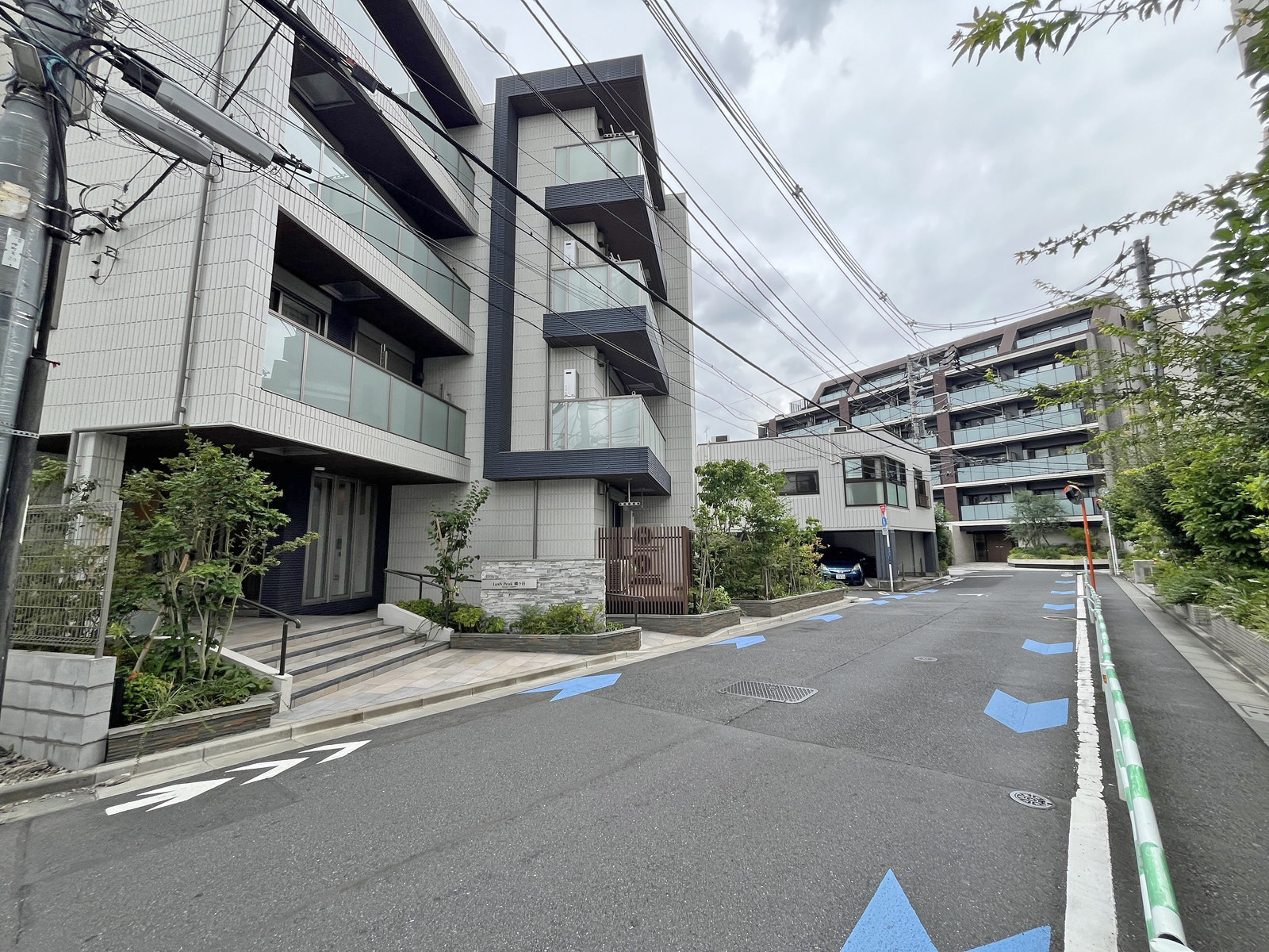 中島ビル前面の通り
