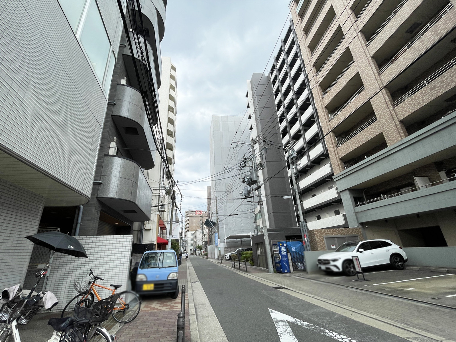 石元ビル前面の通り