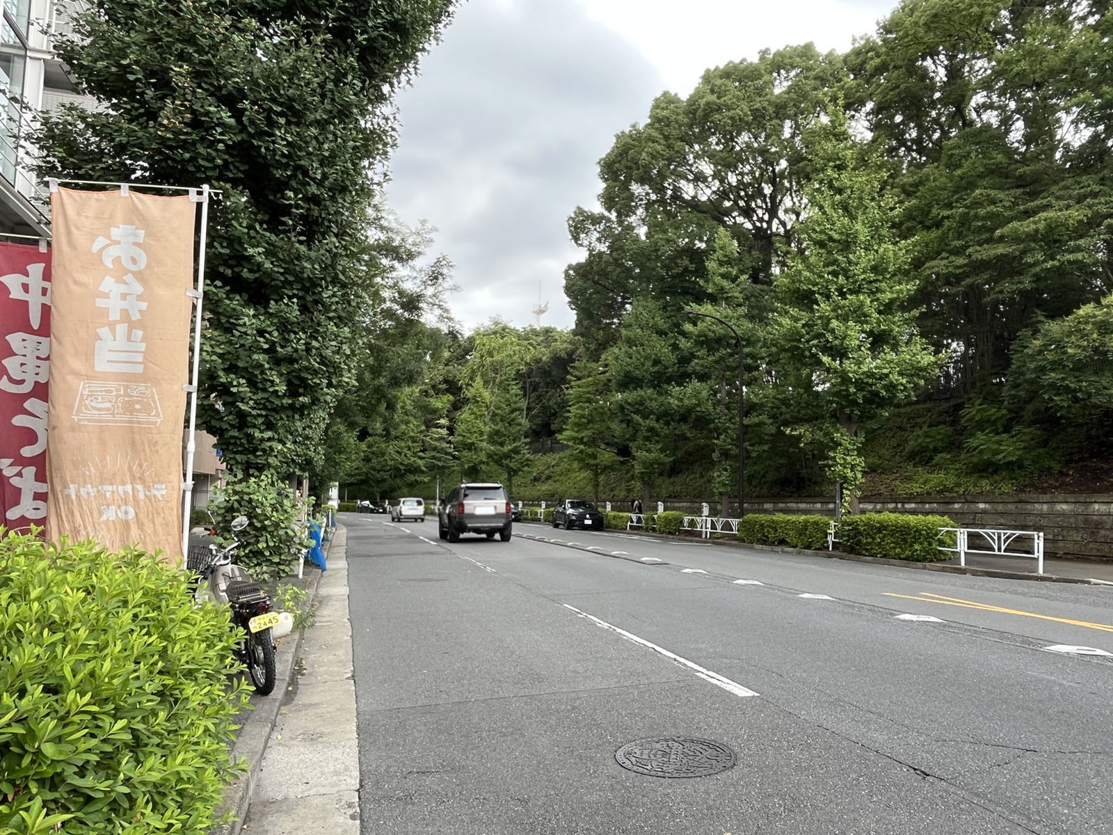 並木ビル前面の井の頭通り
