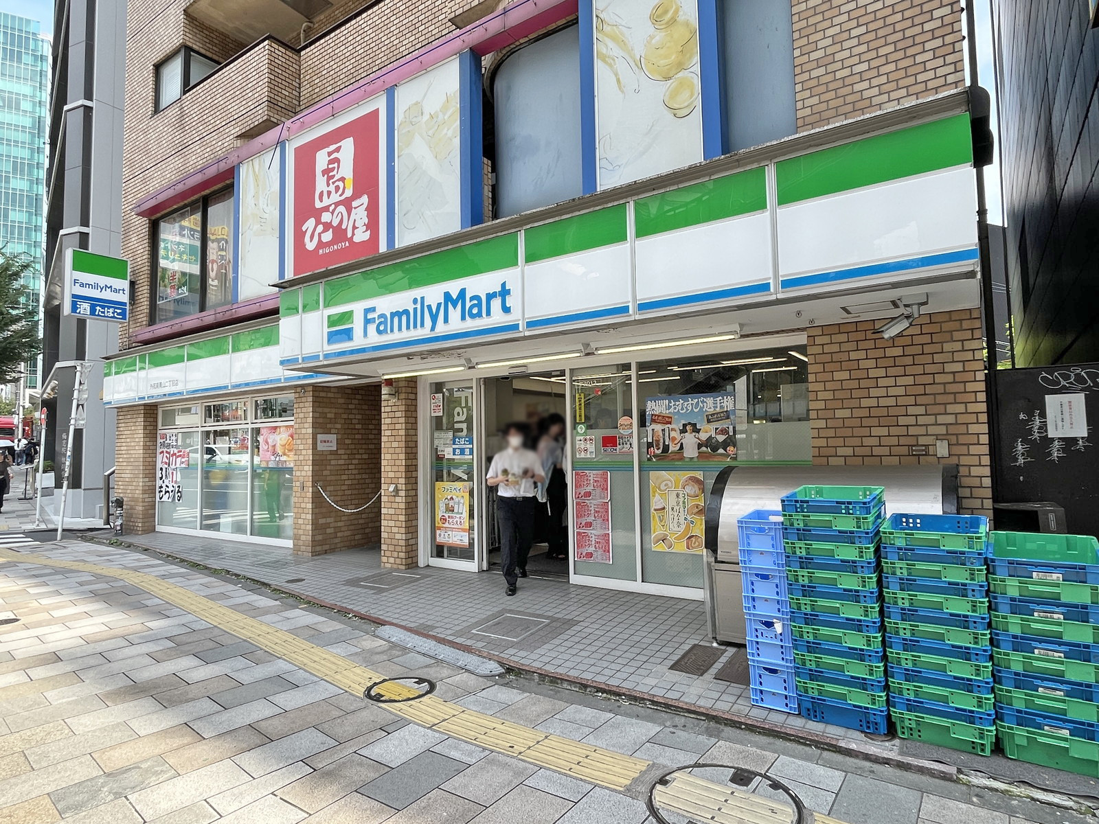 徒歩3分のファミリーマート 外苑南青山二丁目店