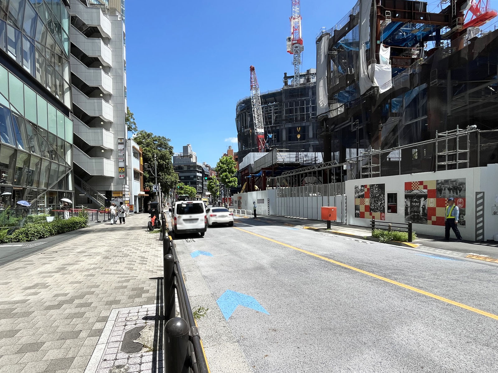 クレールタイヨービル前面の赤坂通り