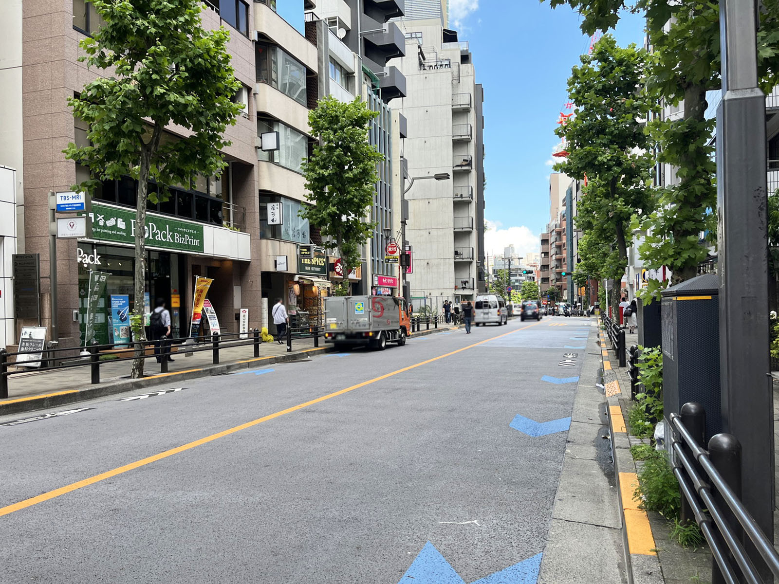 赤坂スバルビル前面の赤坂通り