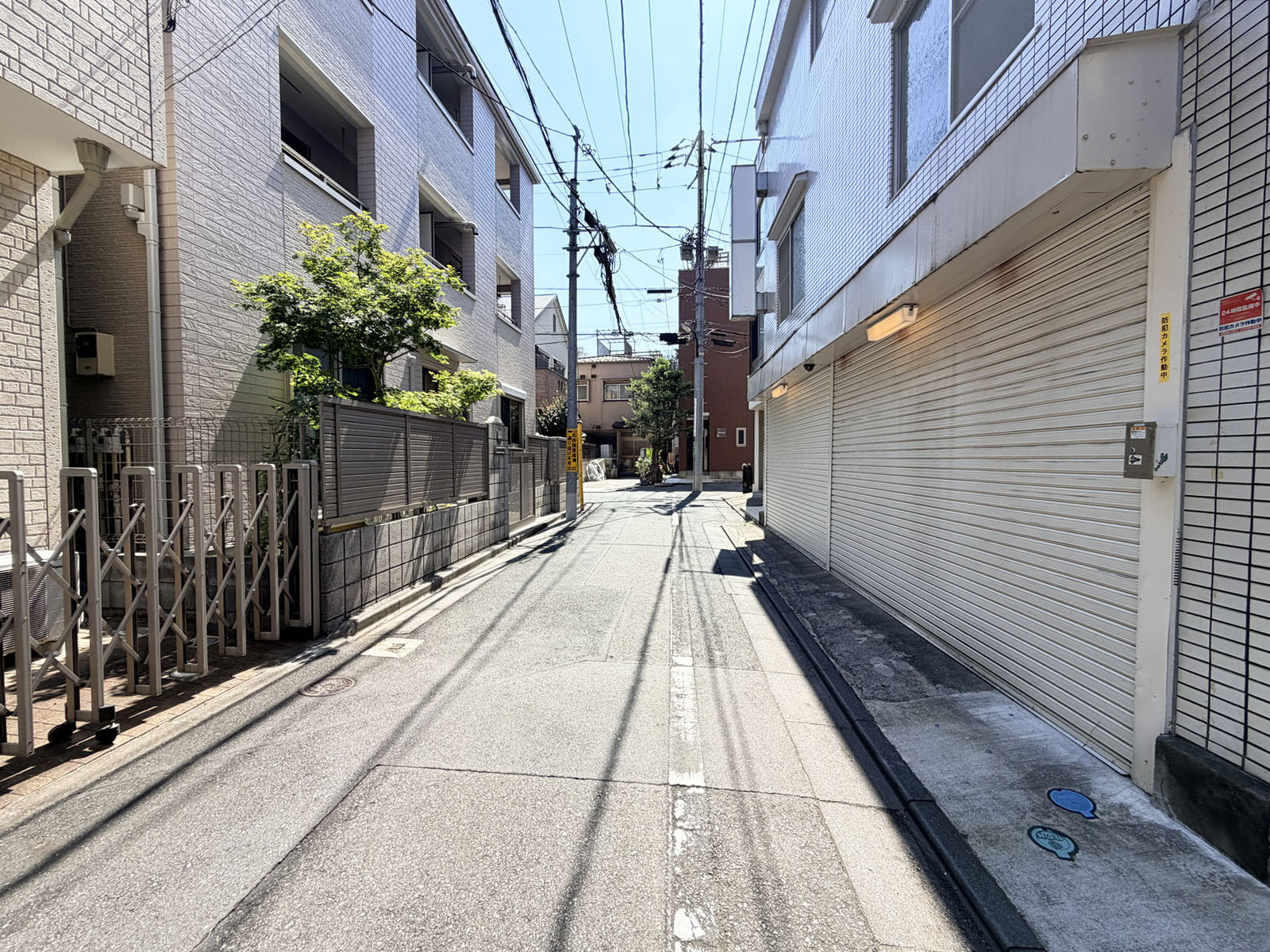 ロカヒビル前面の通り