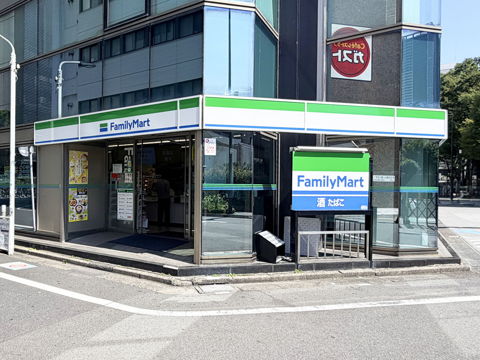 近くのファミリーマート 南池袋公園前店