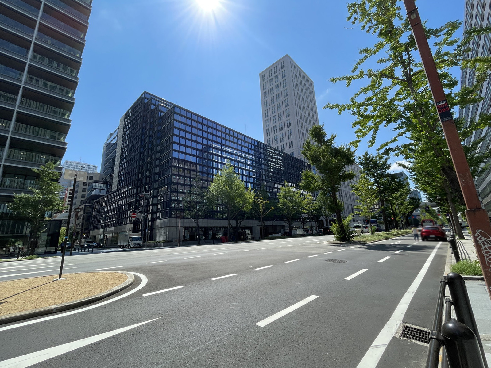 大成御堂筋タワー前面の通り