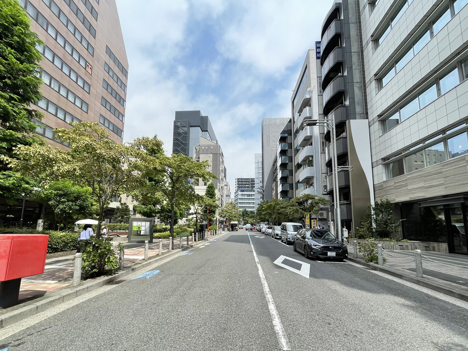 エンスイテ芝大門前面の通り
