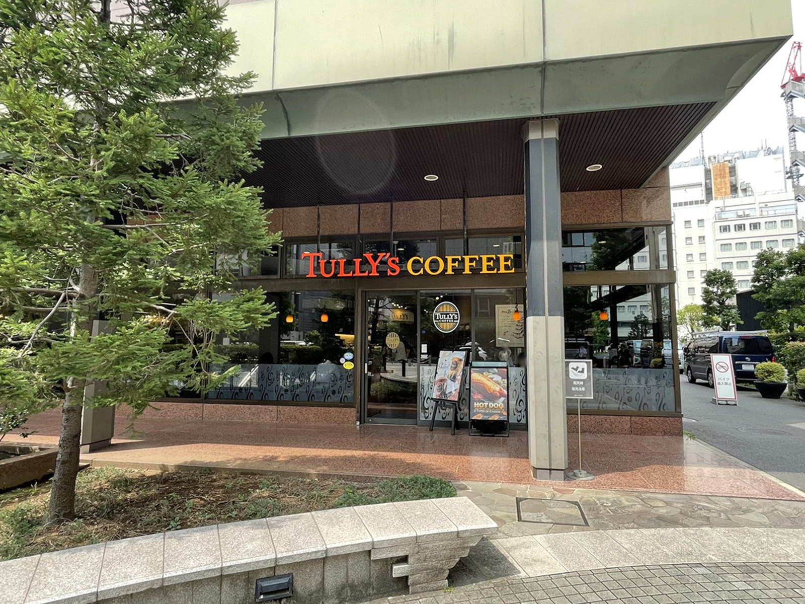 斜め向かいのタリーズコーヒー 芝公園店