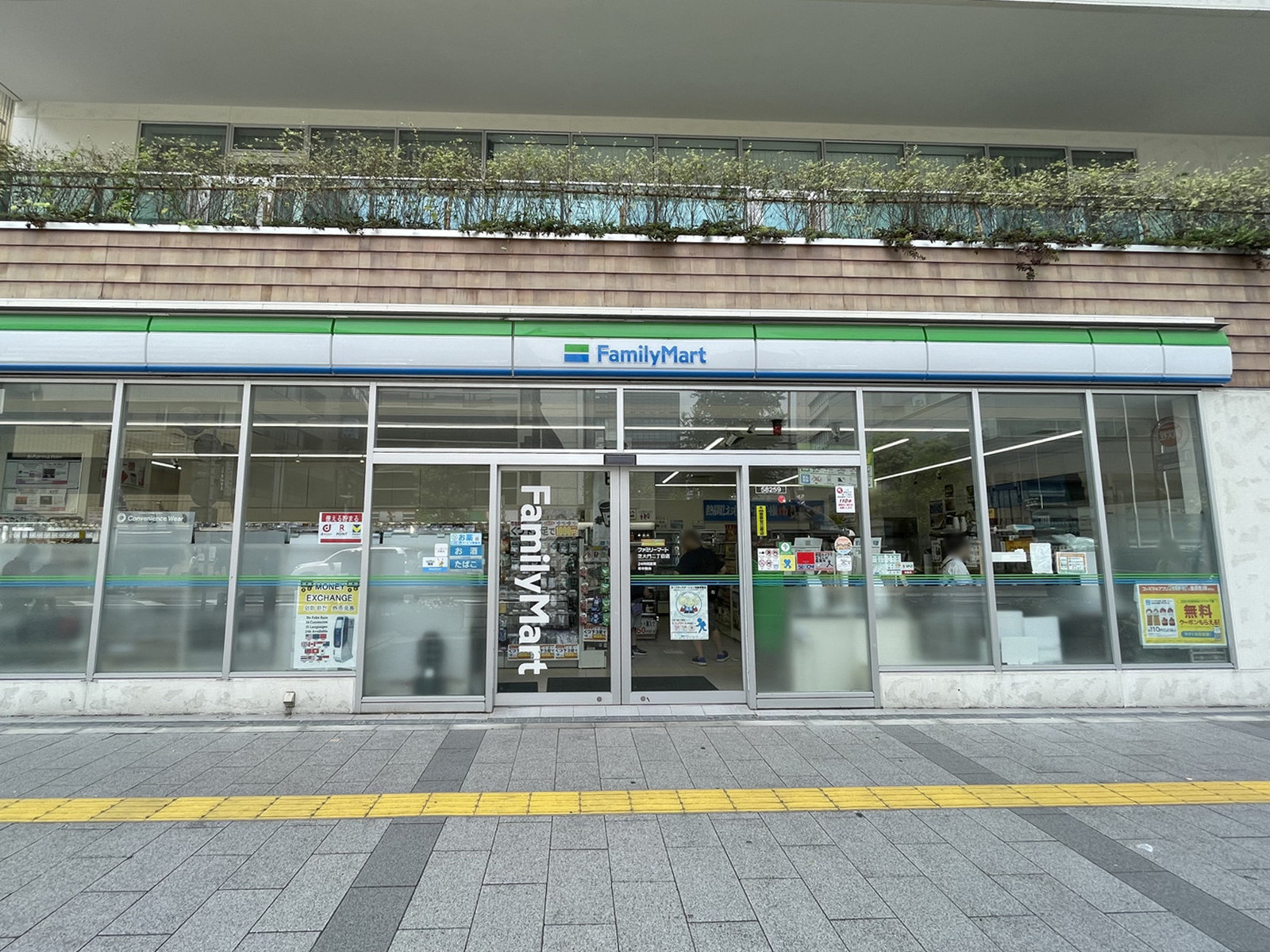 徒歩2分のファミリーマート芝大門二丁目店