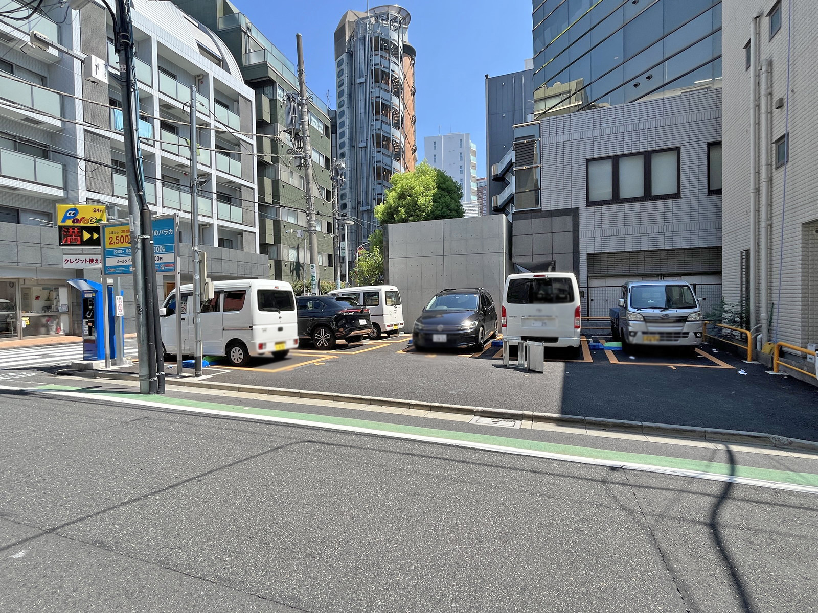 オフィス目の前のコインパーキング