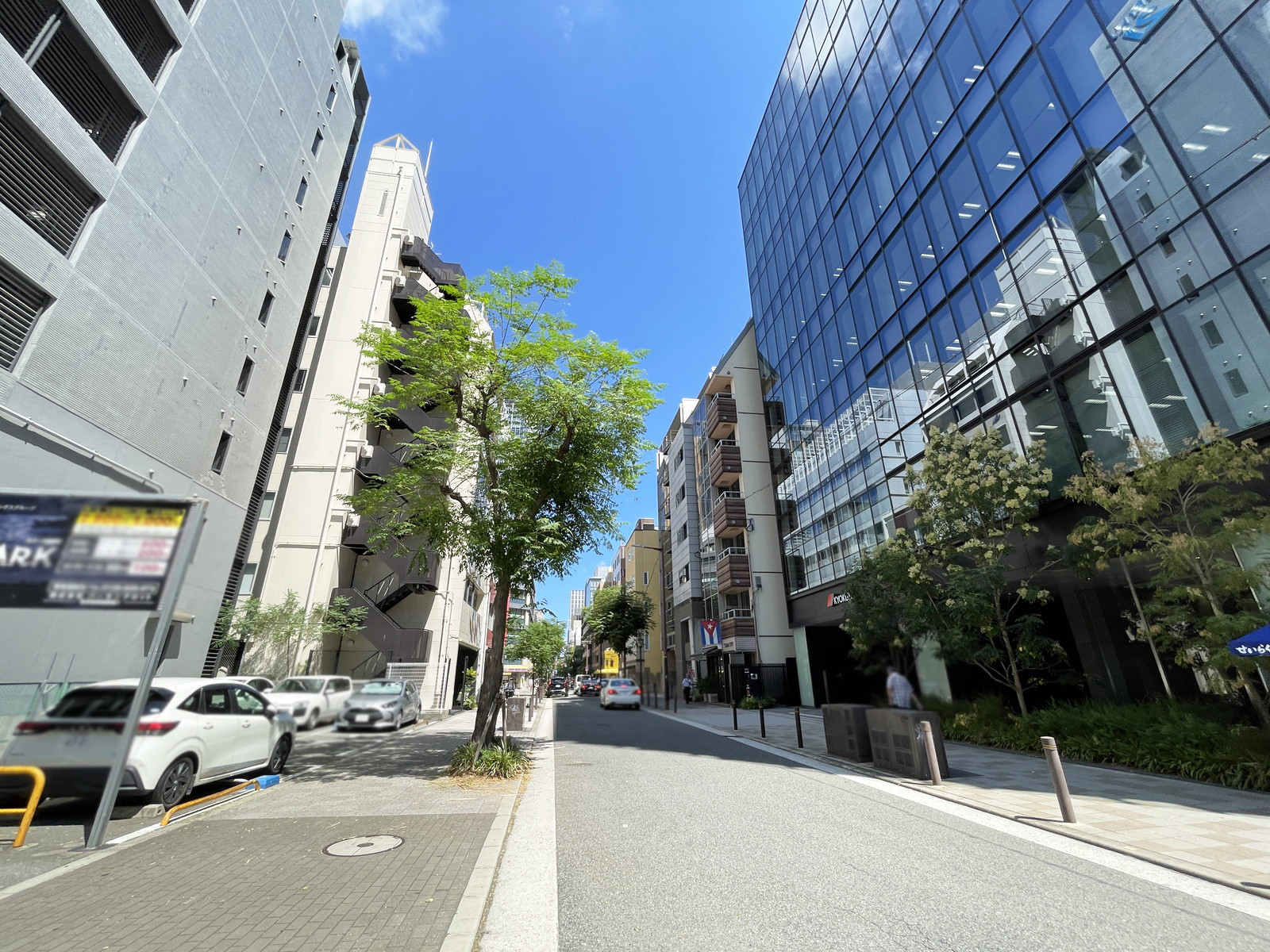 井上ビル前面の通り
