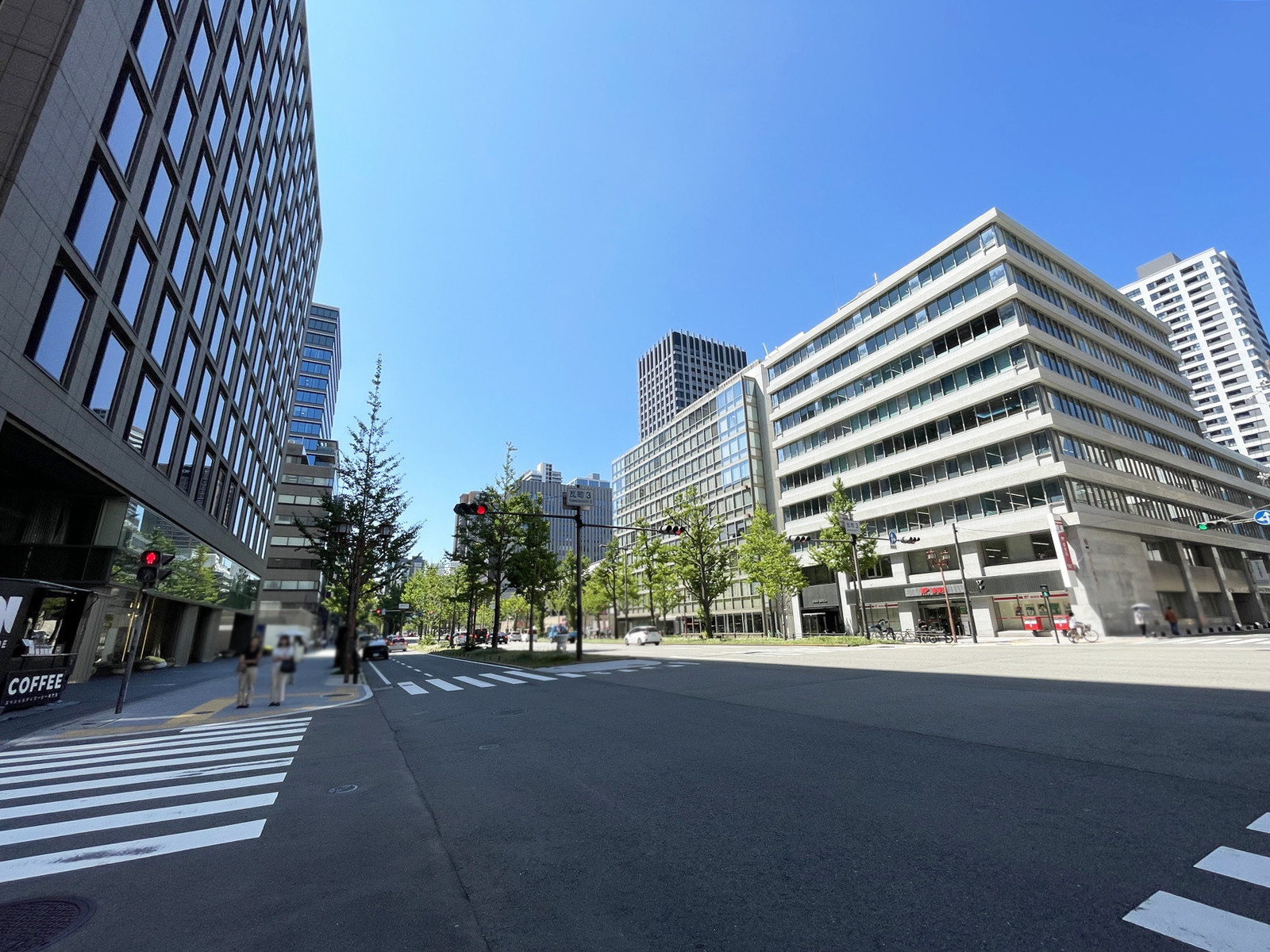 NREG御堂筋ビル前面の通り