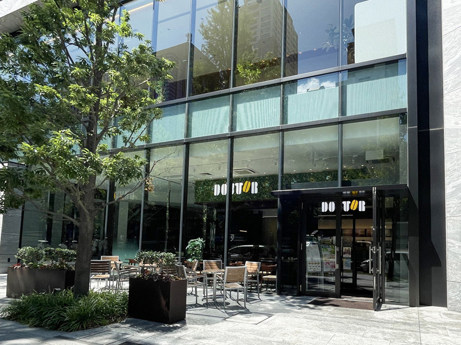 向かいにあるドトールコーヒーショップ オービック御堂筋ビル店