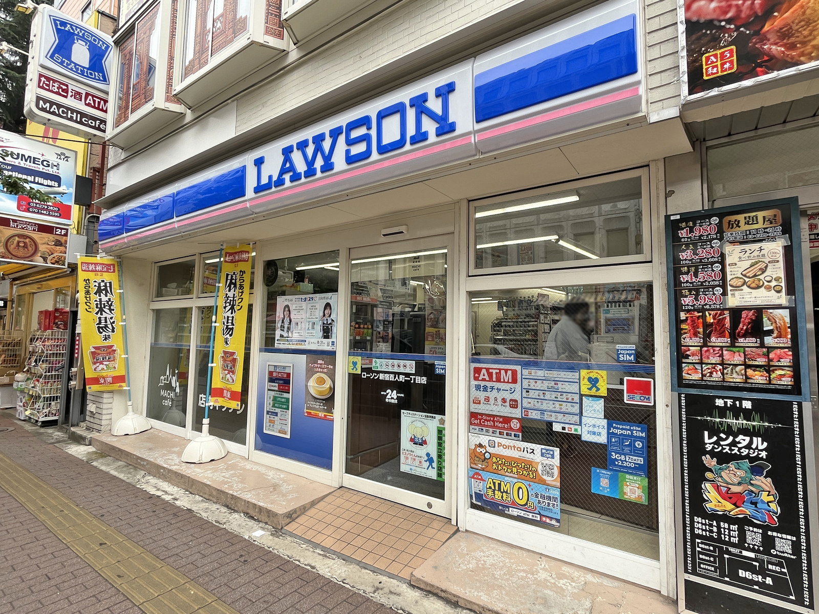徒歩1分のローソン 新宿百人町一丁目店