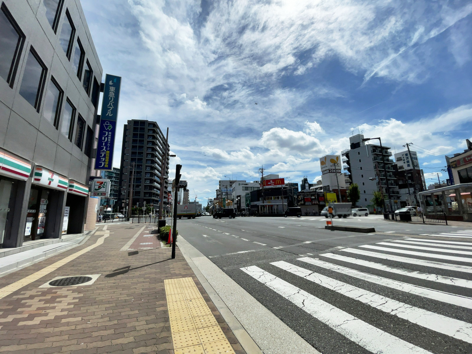 都島楠風ビル前面の通り