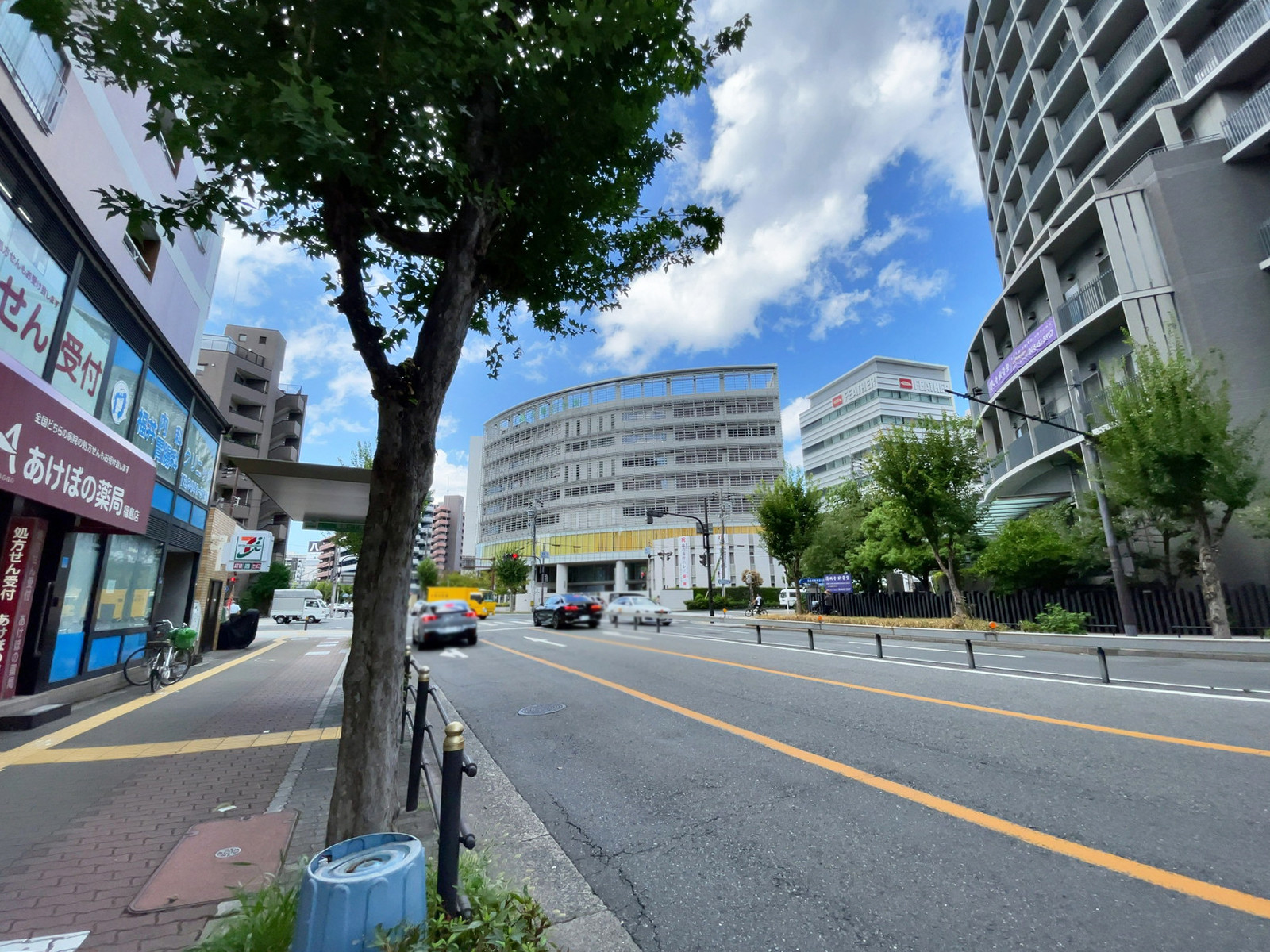 まとばビル前面の通り