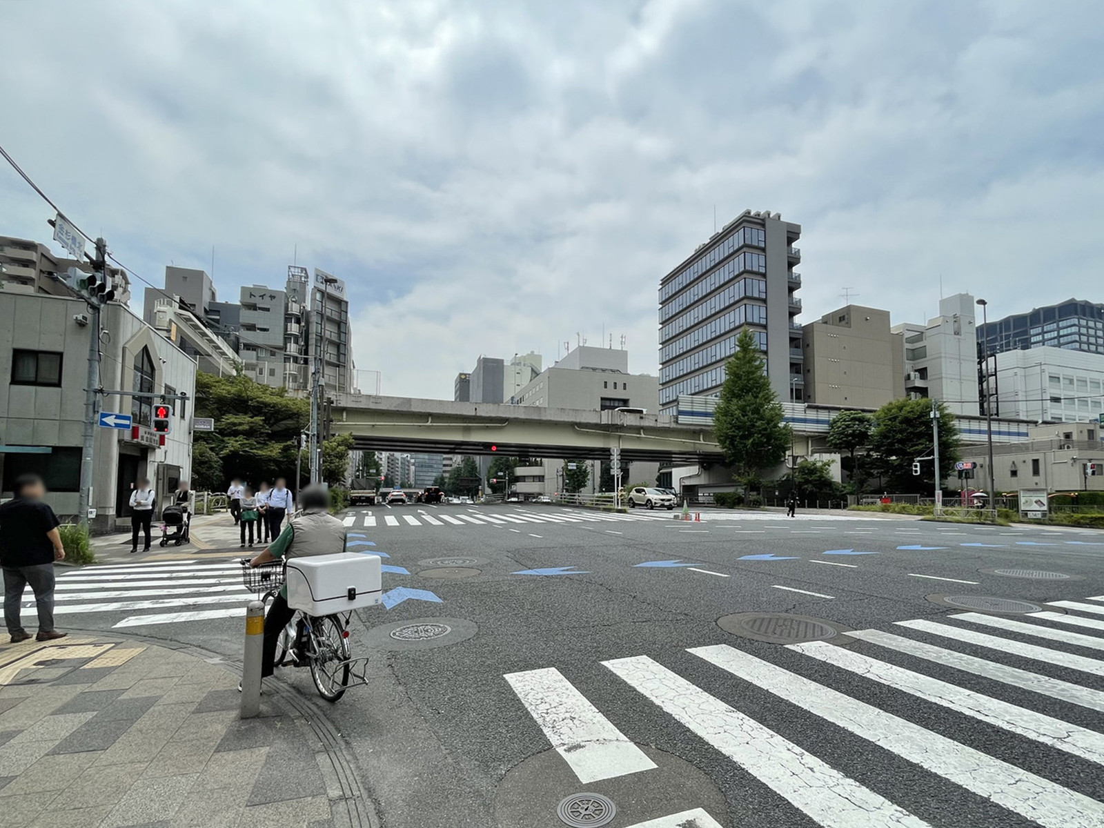 VISTA浜松町前面の第一京浜