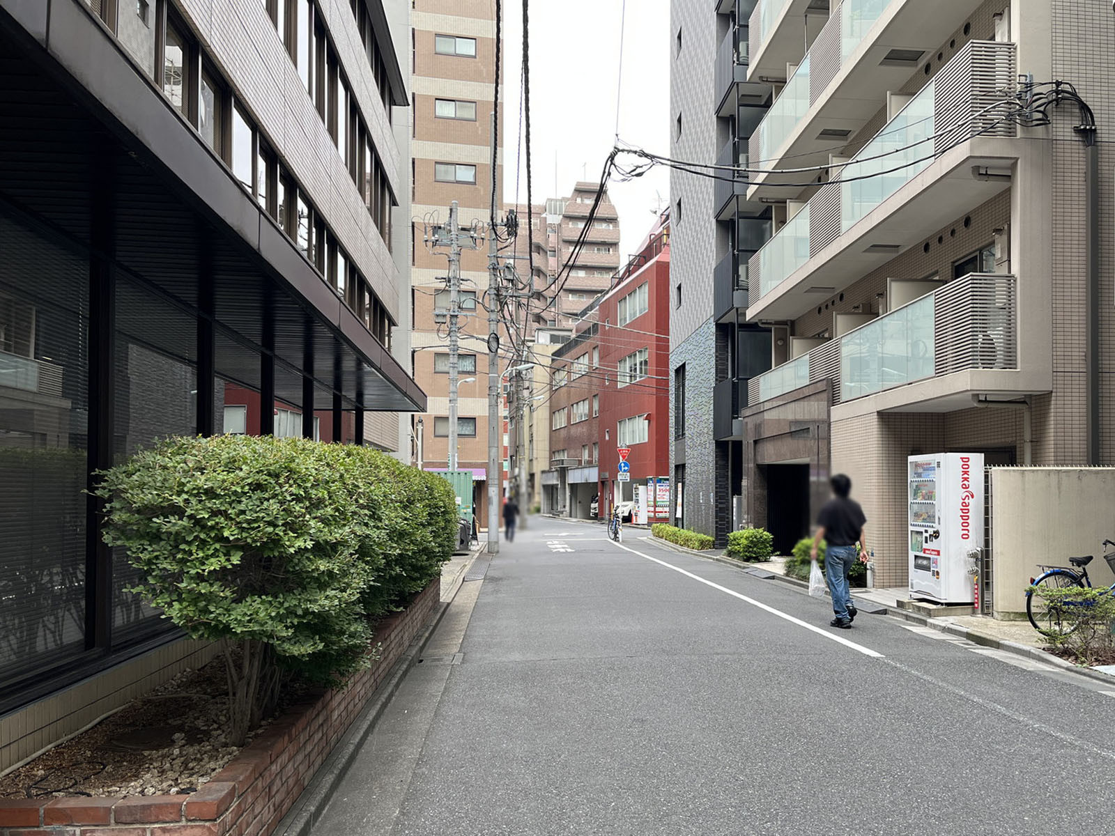 近原ビル前面の通り