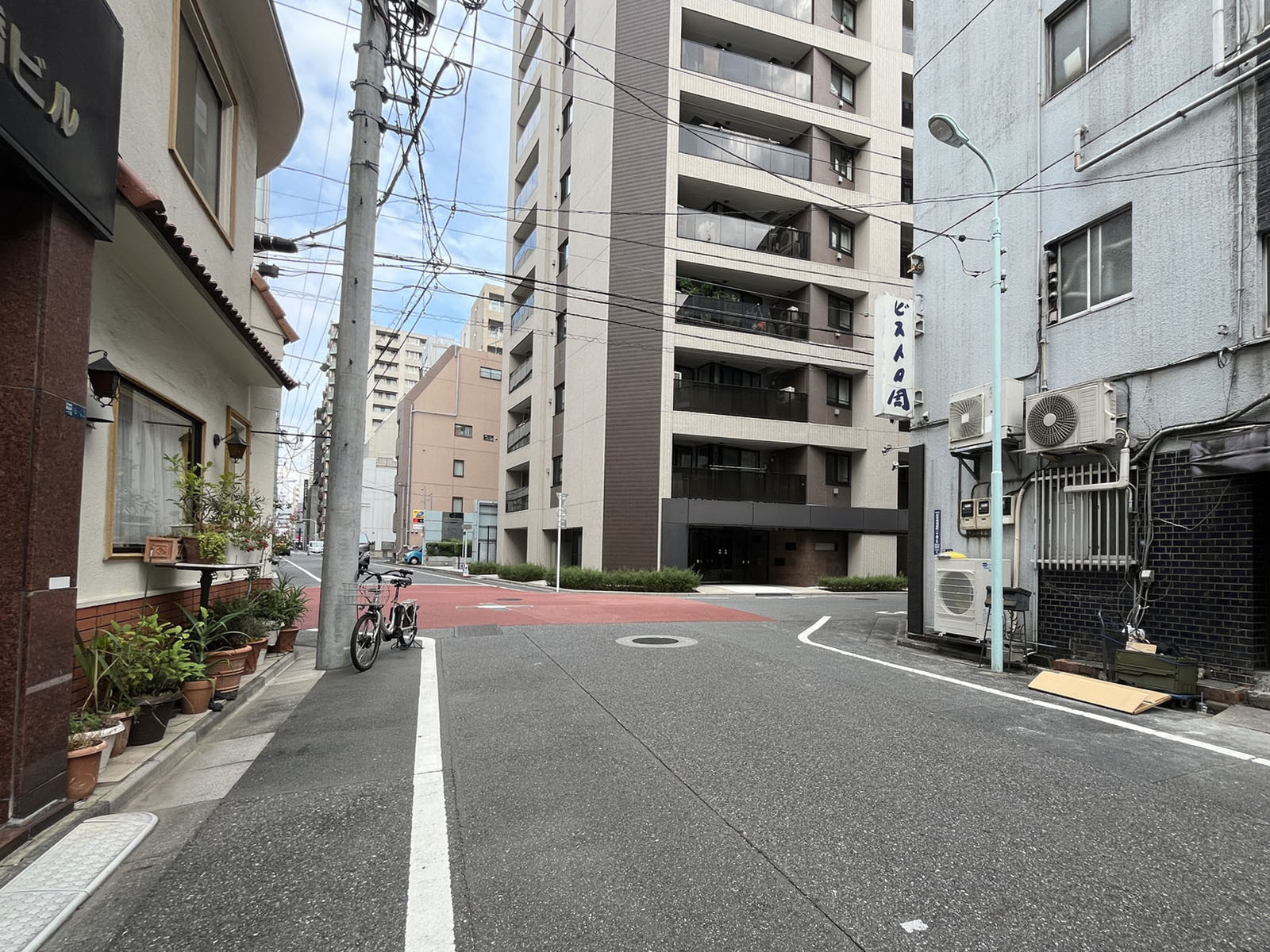 ヤシマ日本橋ビル前面の通り