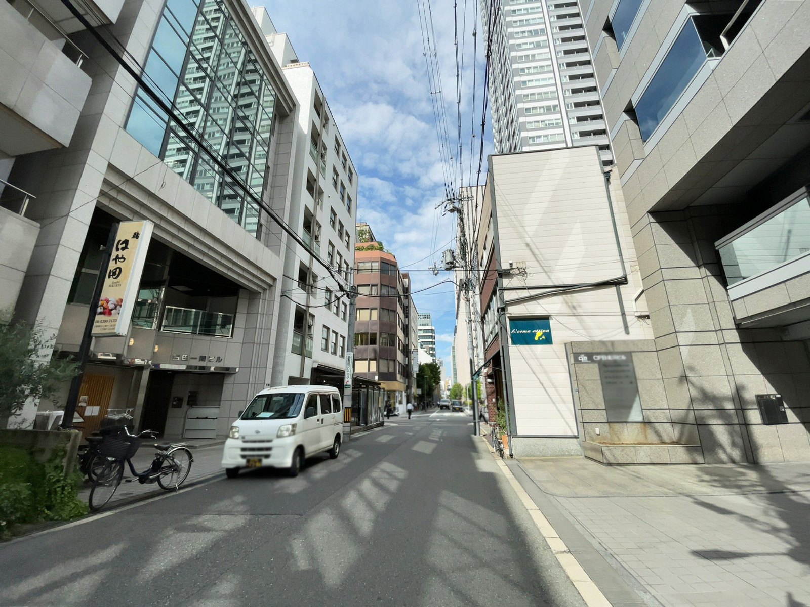 岡田伏見町ビル前面の通り
