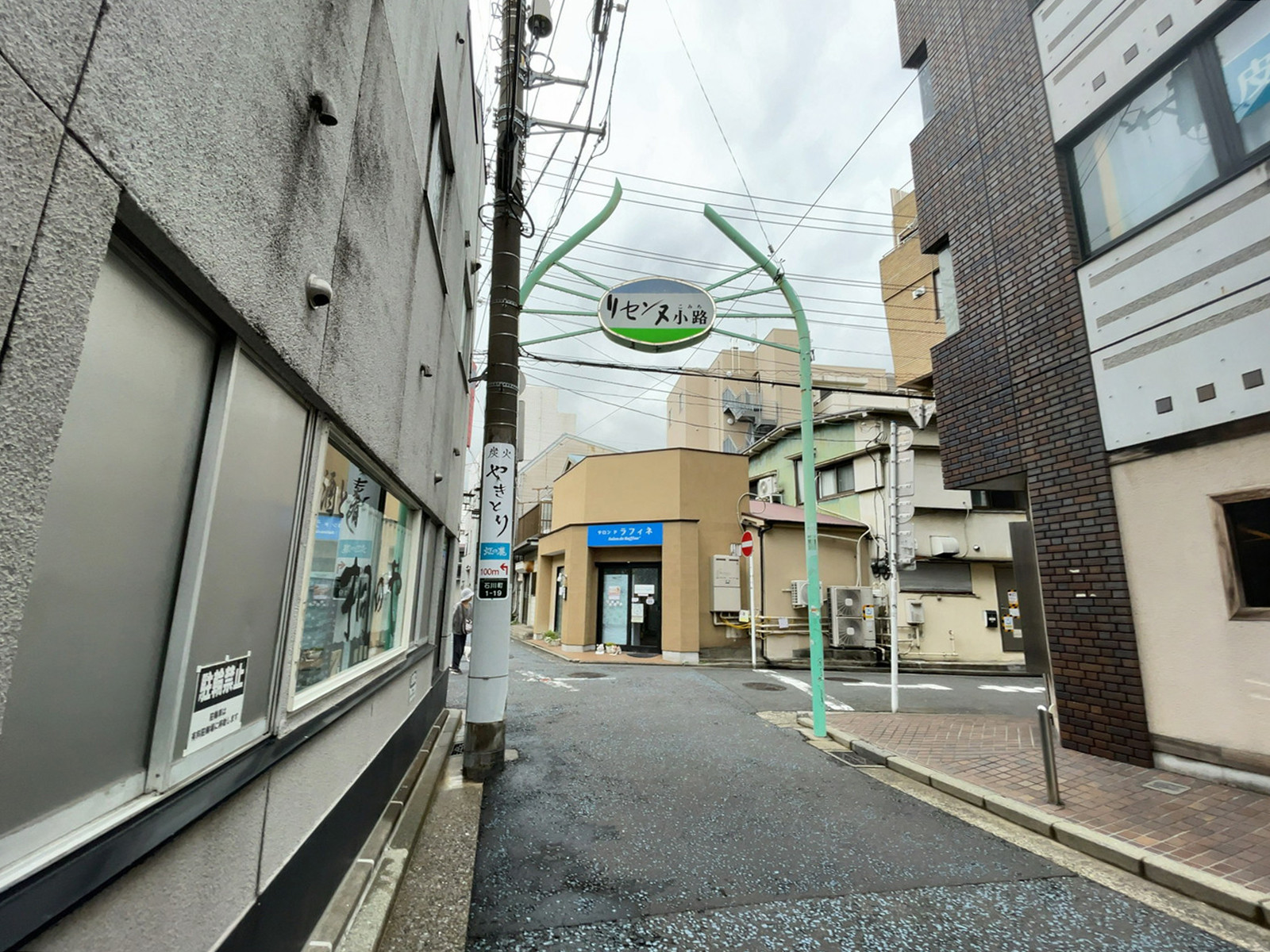 キクヤビル前面の通り