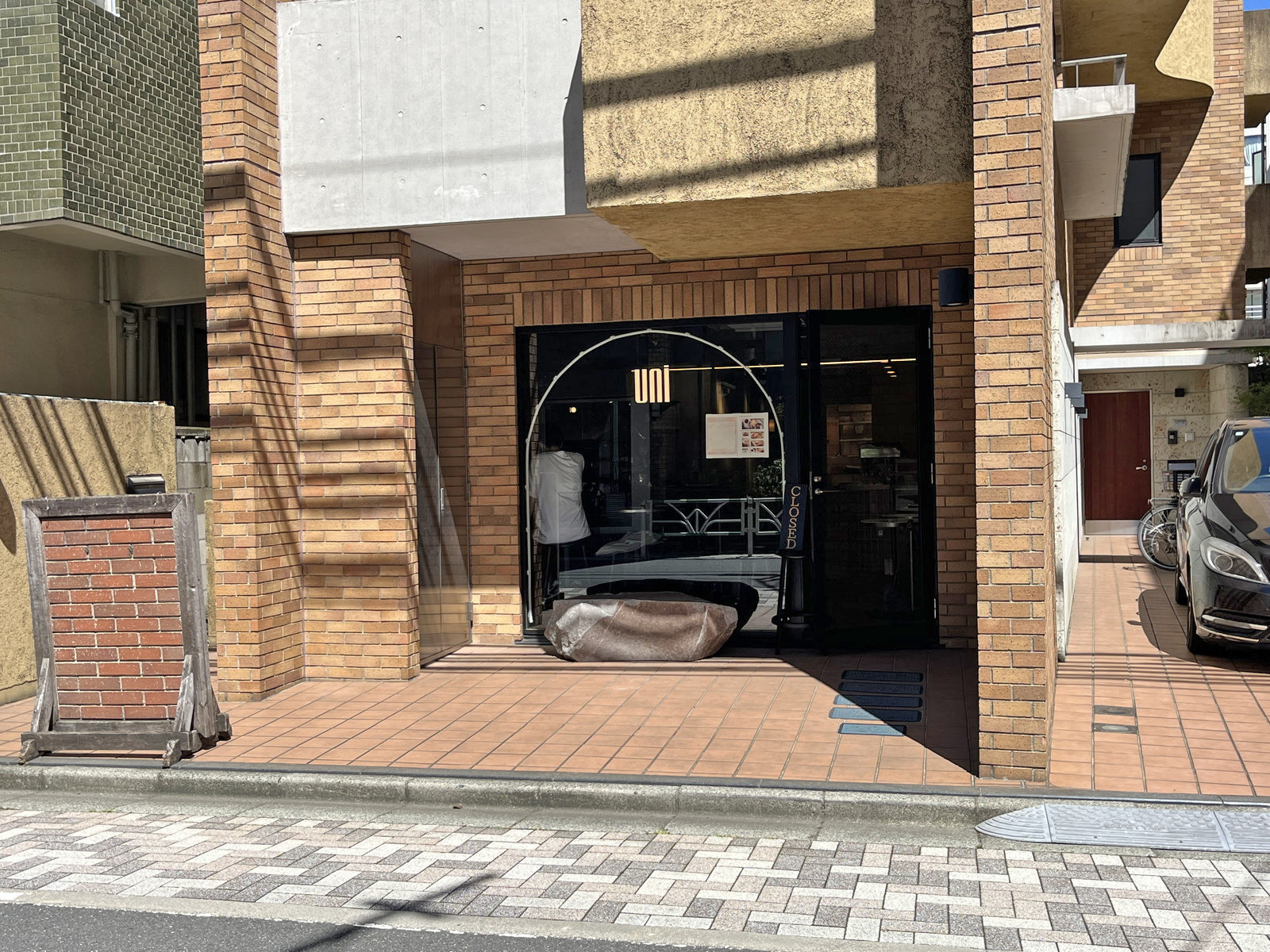 隣のカフェ uni sendagaya