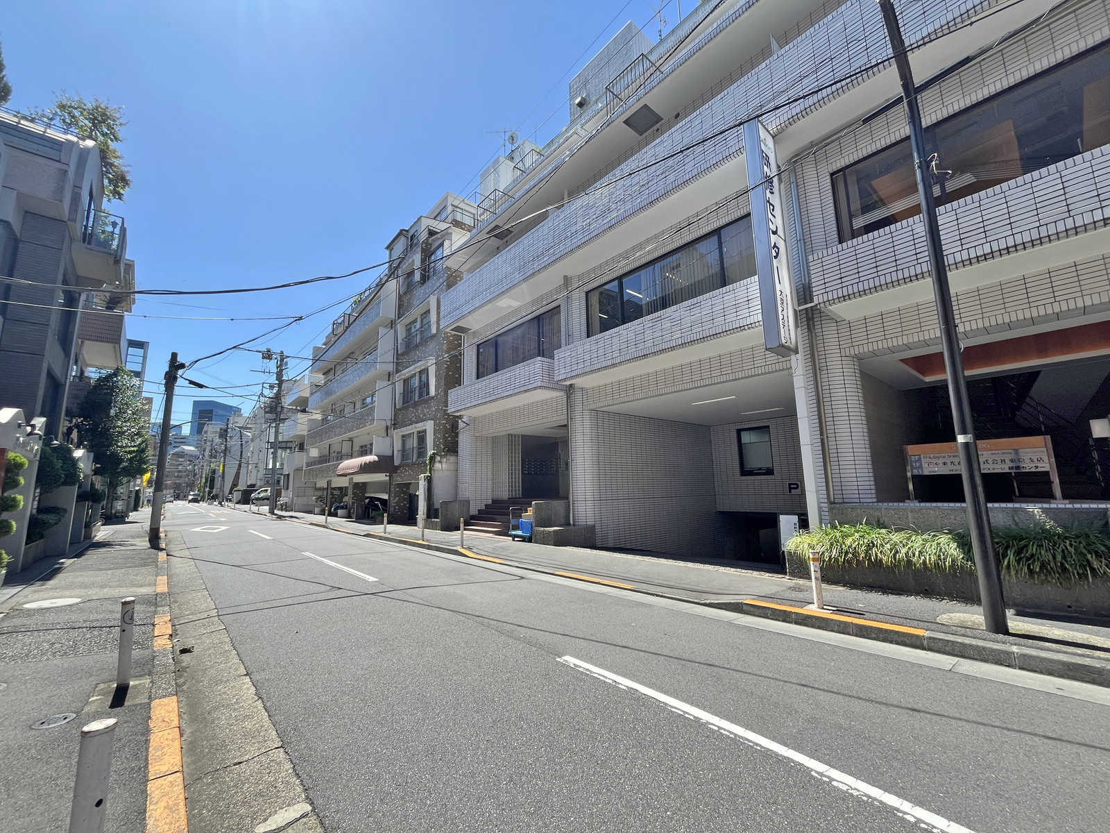 第5スカイビル前面の通り