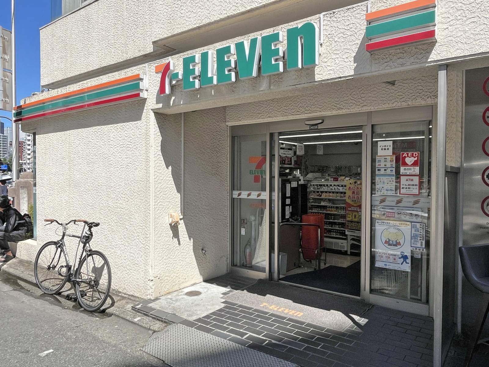 徒歩1分のセブン-イレブン 北参道駅前店