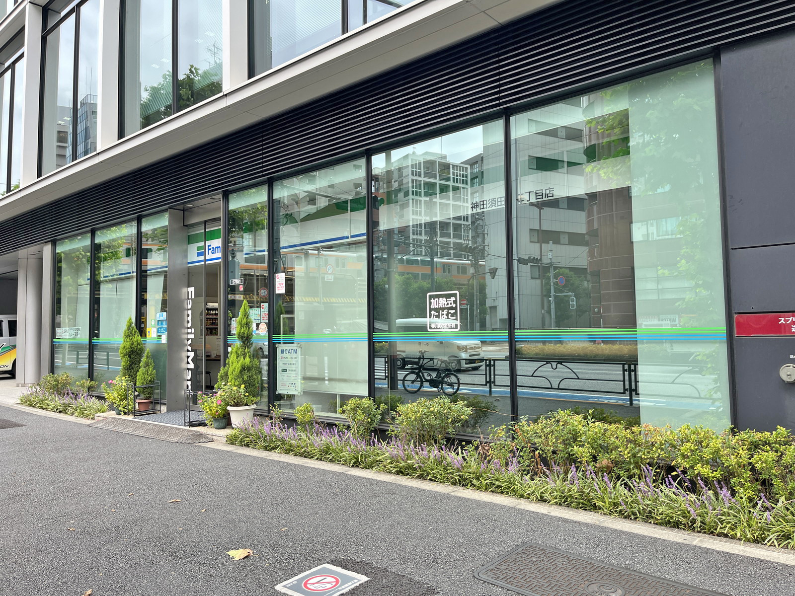 徒歩1分のファミリーマート 神田須田町二丁目店