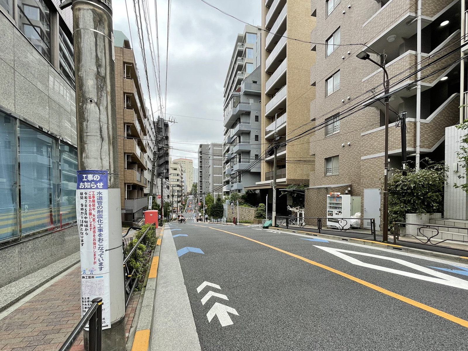 御茶ノ水天神ビル前面の通り