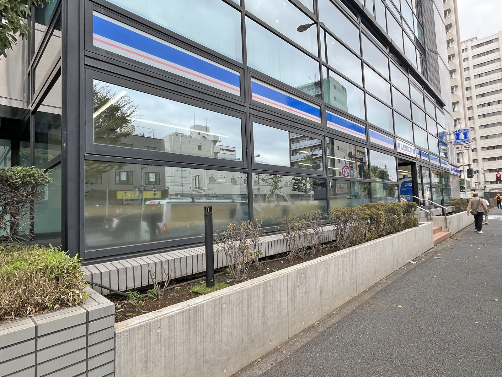 徒歩1分のローソン 下落合二丁目店