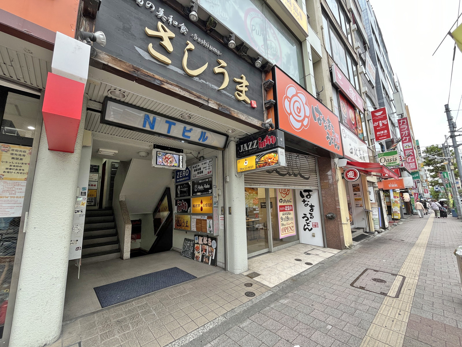 付近には飲食店が充実