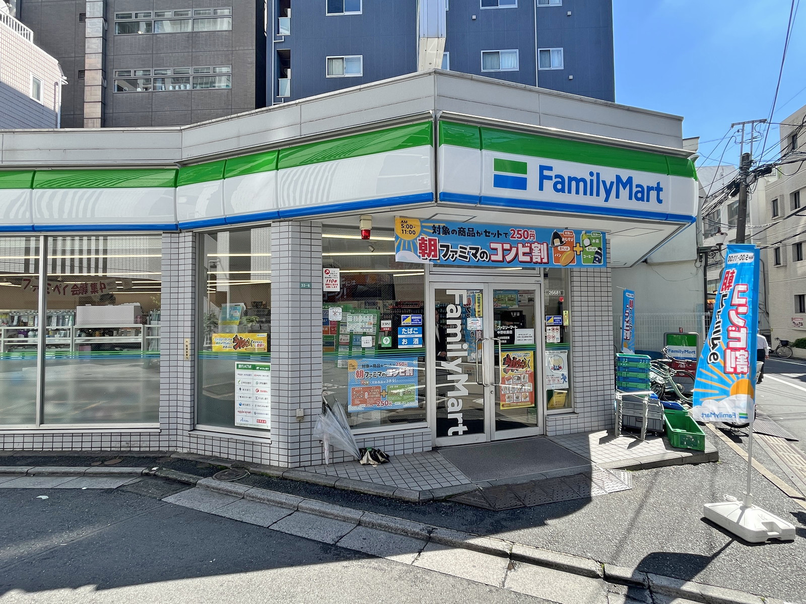徒歩1分のファミリーマート 中野桃園店