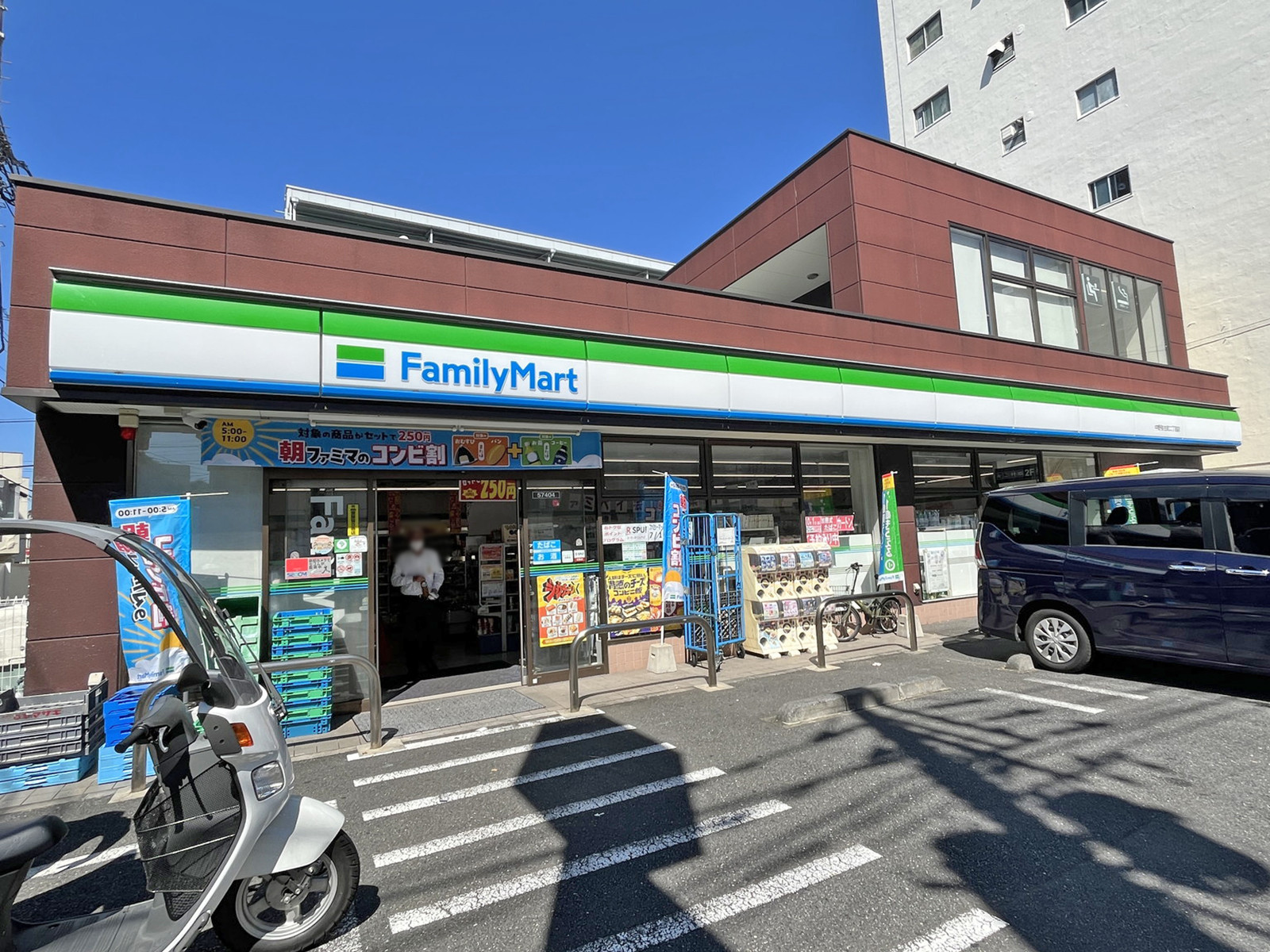 徒歩3分のファミリーマート 中野弥生町二丁目店