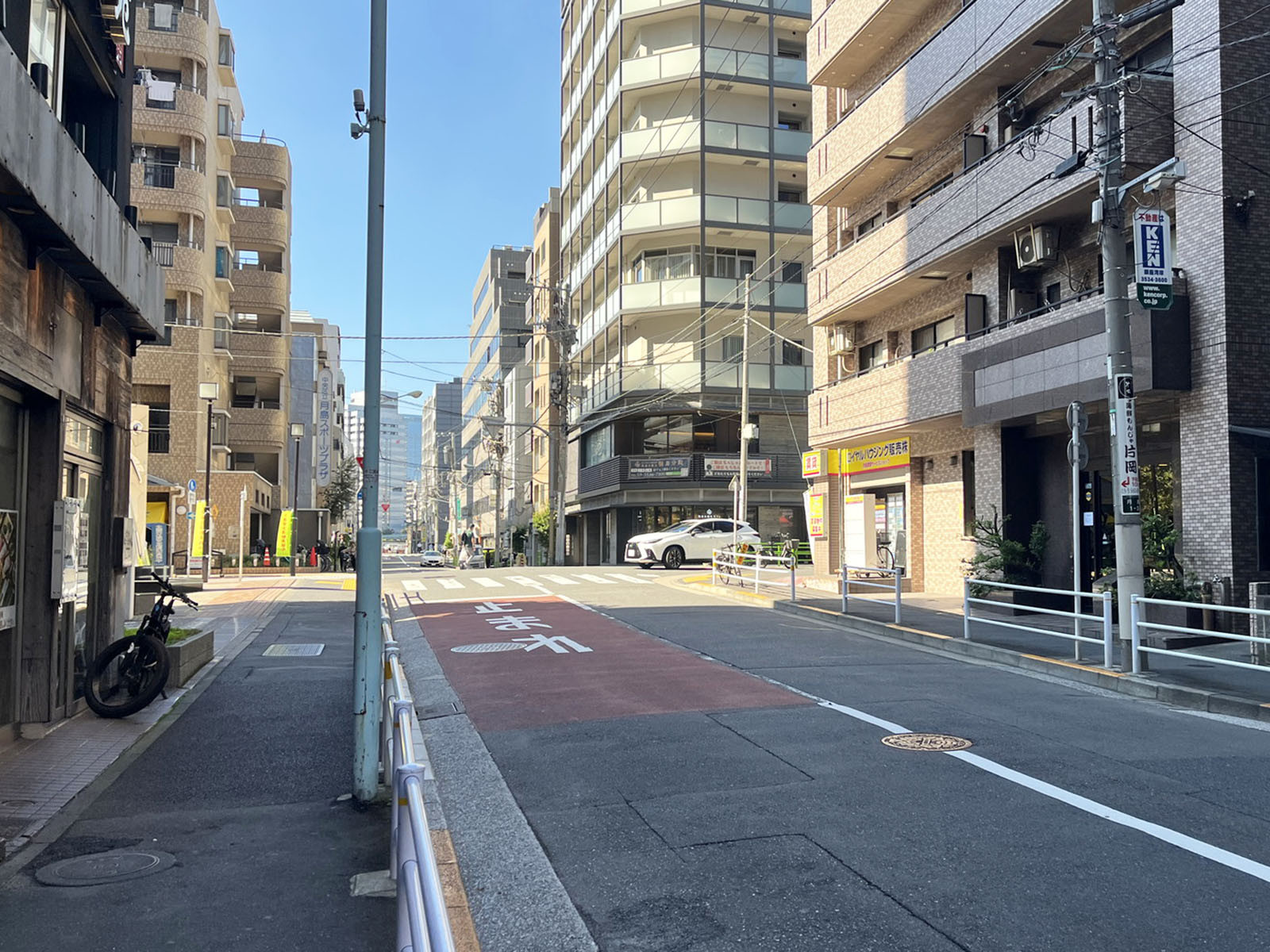 上むらビル前面の通り