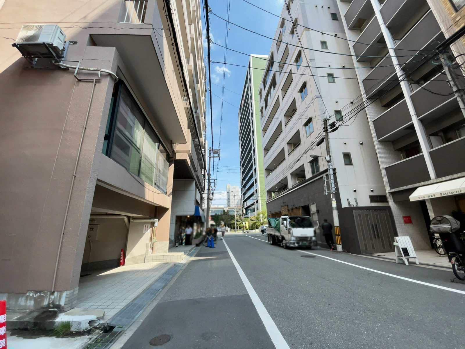 新大阪生原ビル前面の通り
