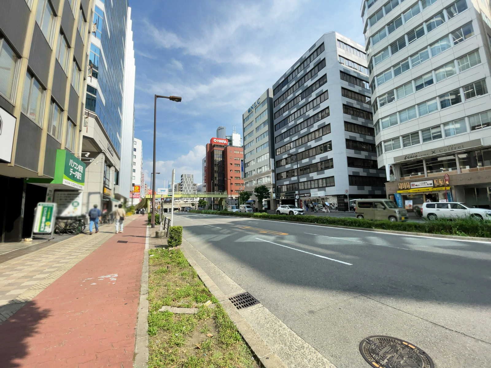 新大阪DTKビル前面の通り