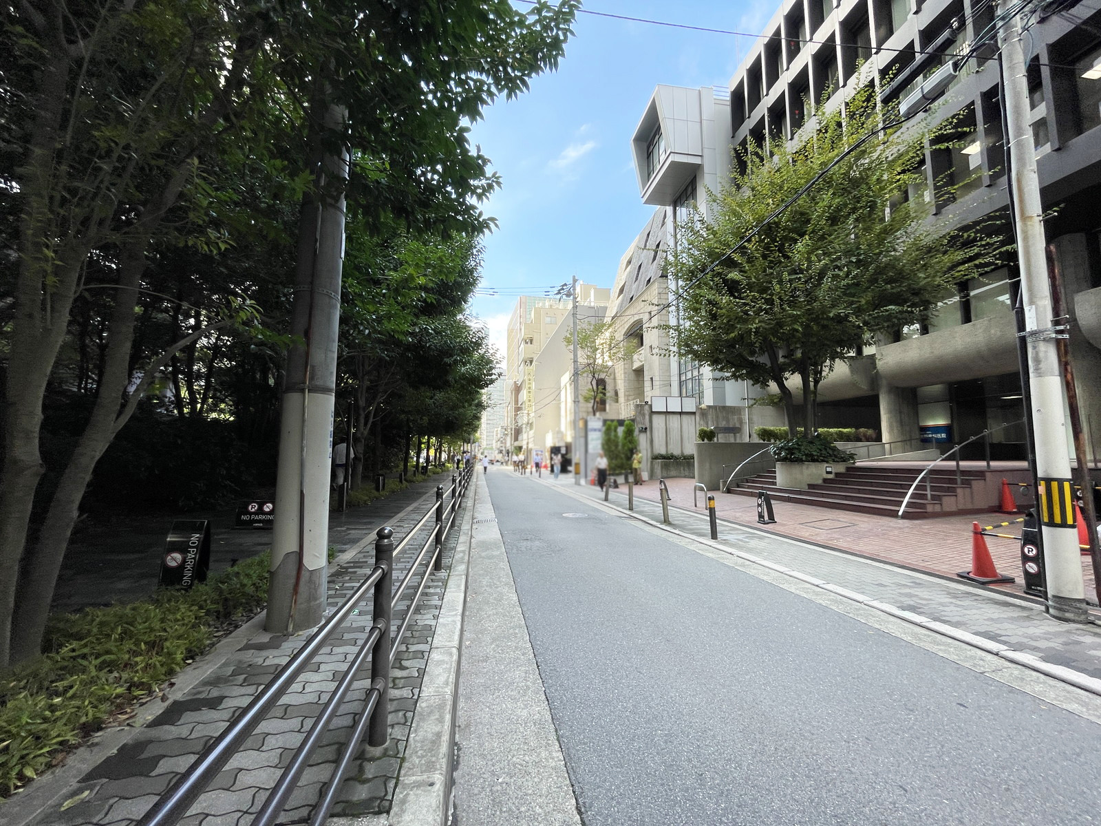 堂北ダイビル前面の通り
