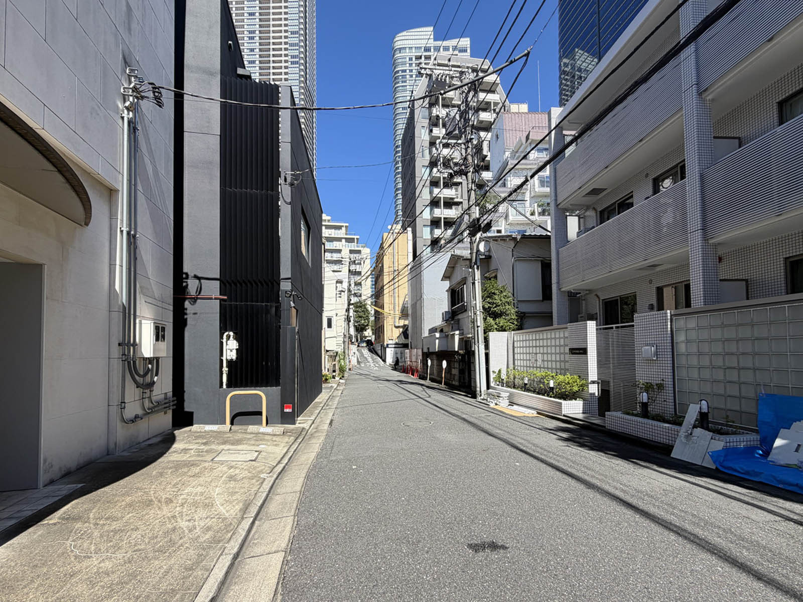 麻布台ハウス前面の通り