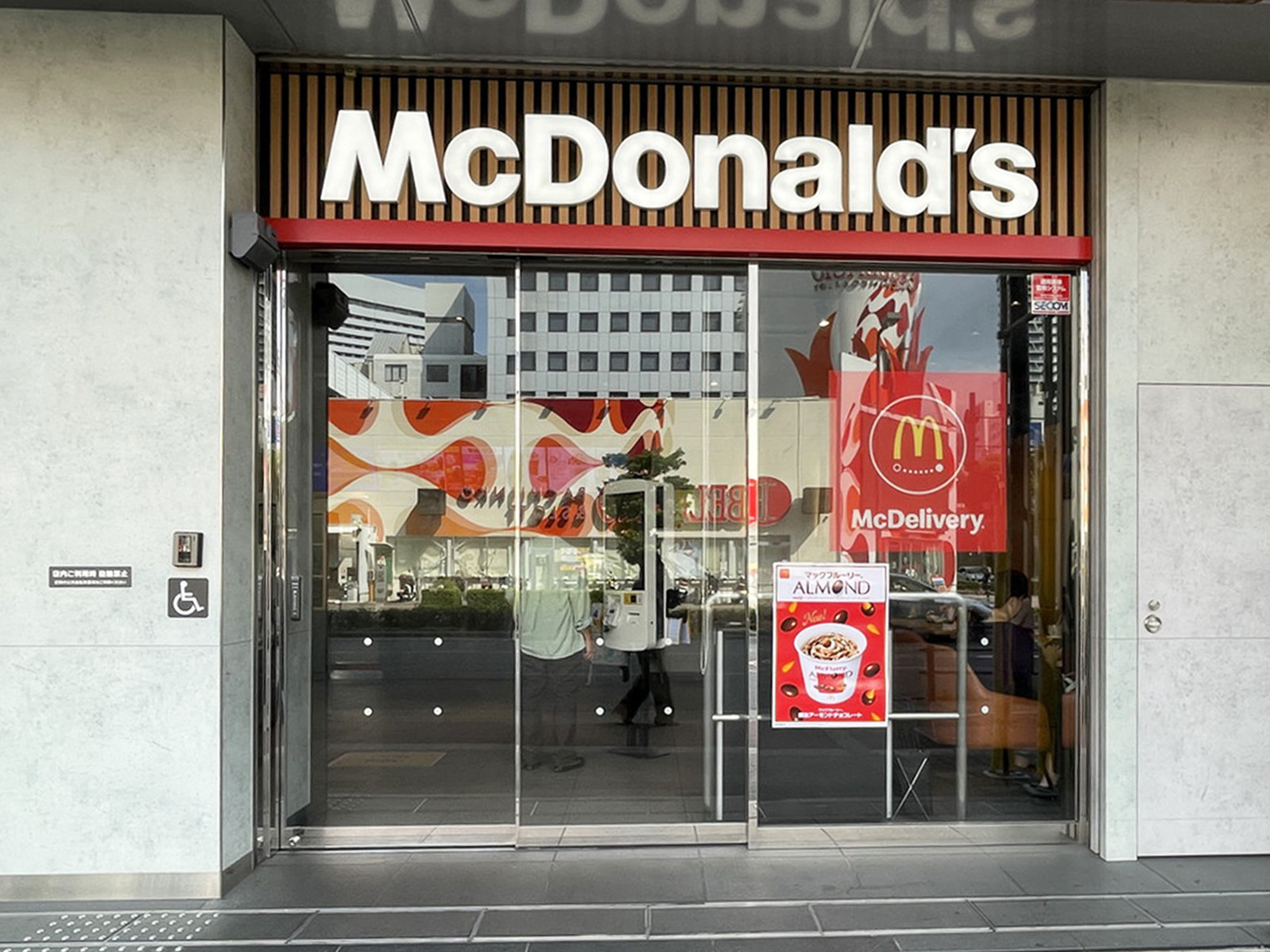 隣のマクドナルド 西中島南方店