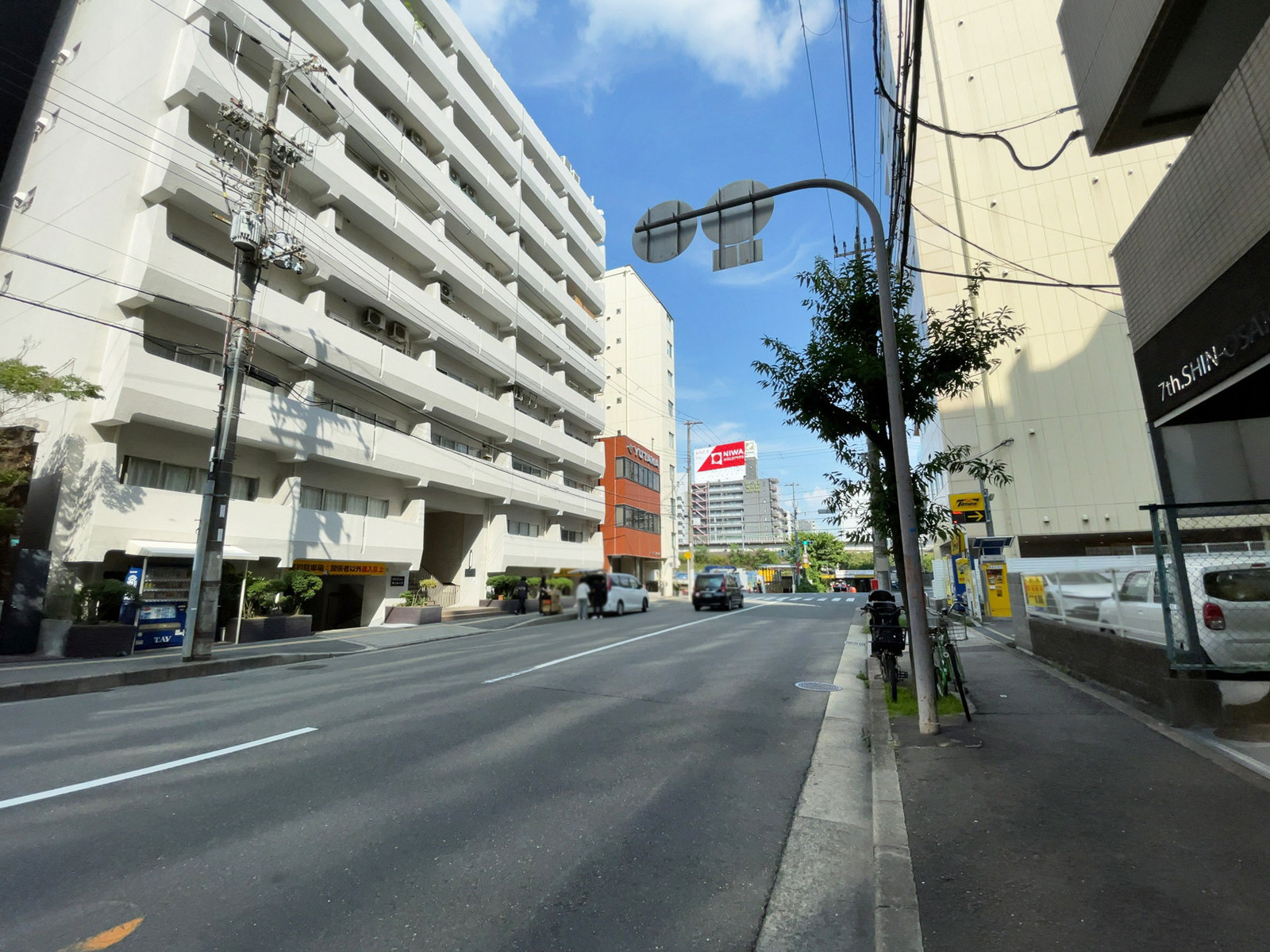 アストロ新大阪ビル前面の通り