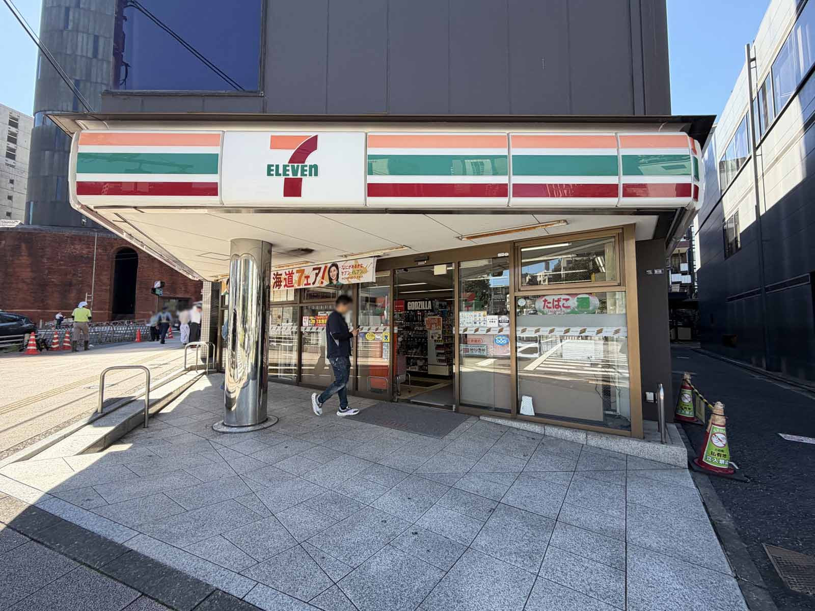 徒歩1分のセブン-イレブン 港区飯倉店
